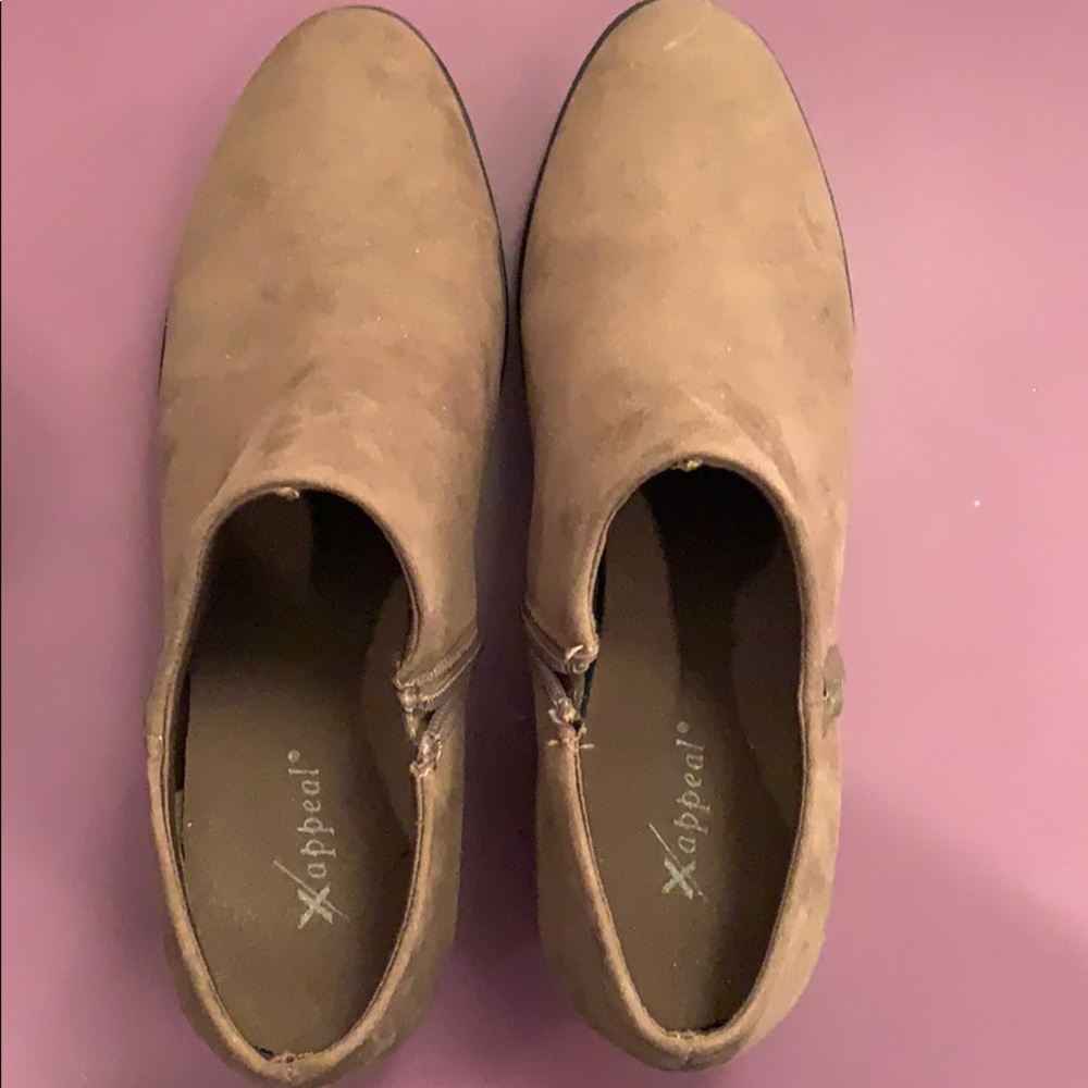 EUC size 8 x-appeal booties